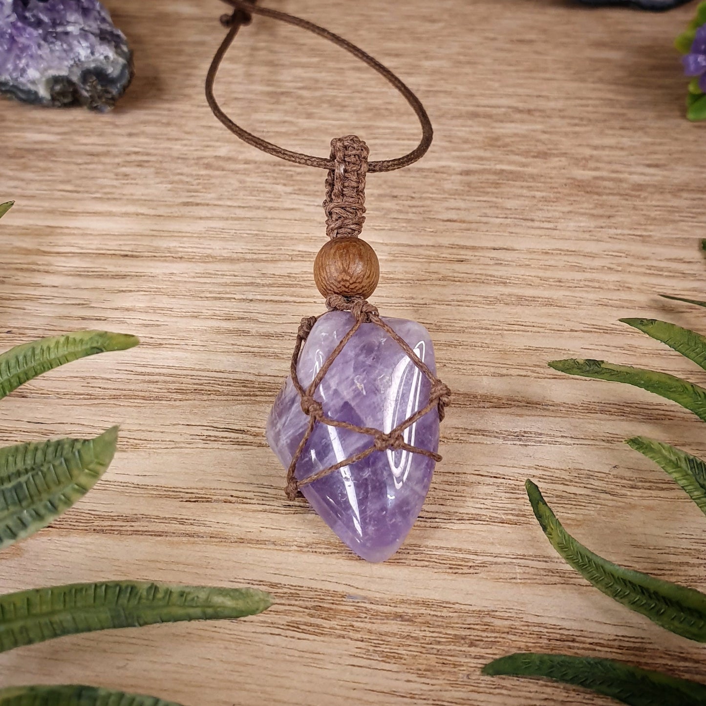 Amethyst Macrame (hand02)