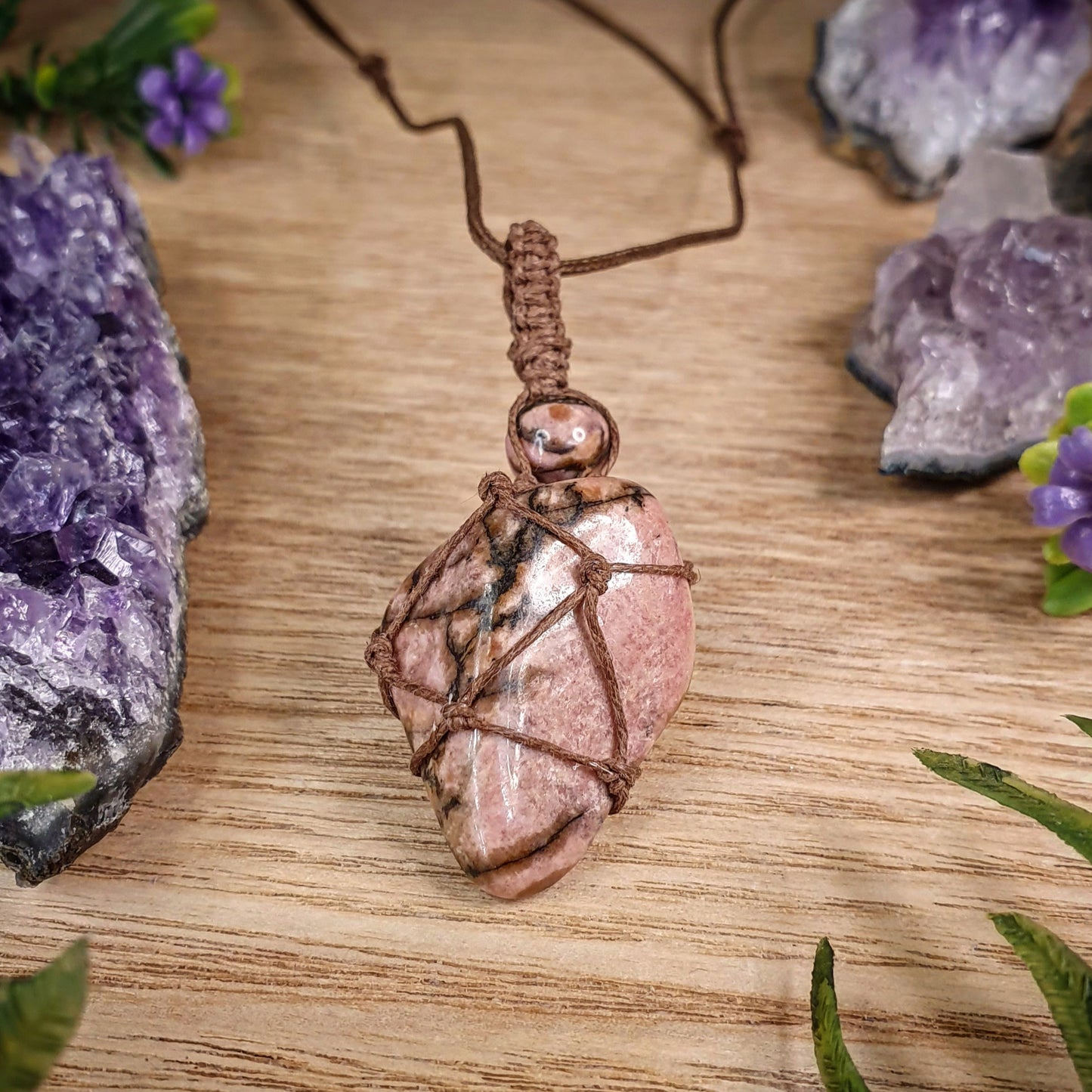 Rhodonite Macrame (hand09)