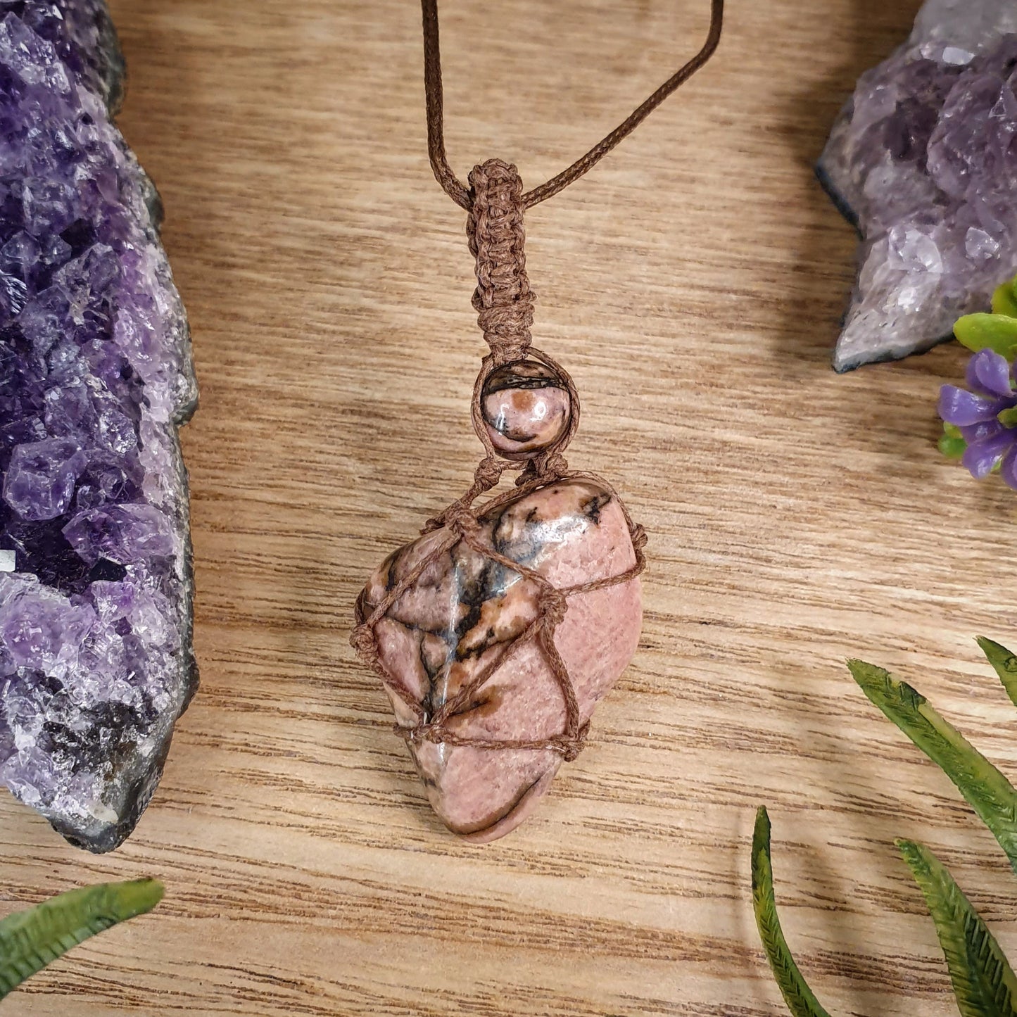 Rhodonite Macrame (hand09)