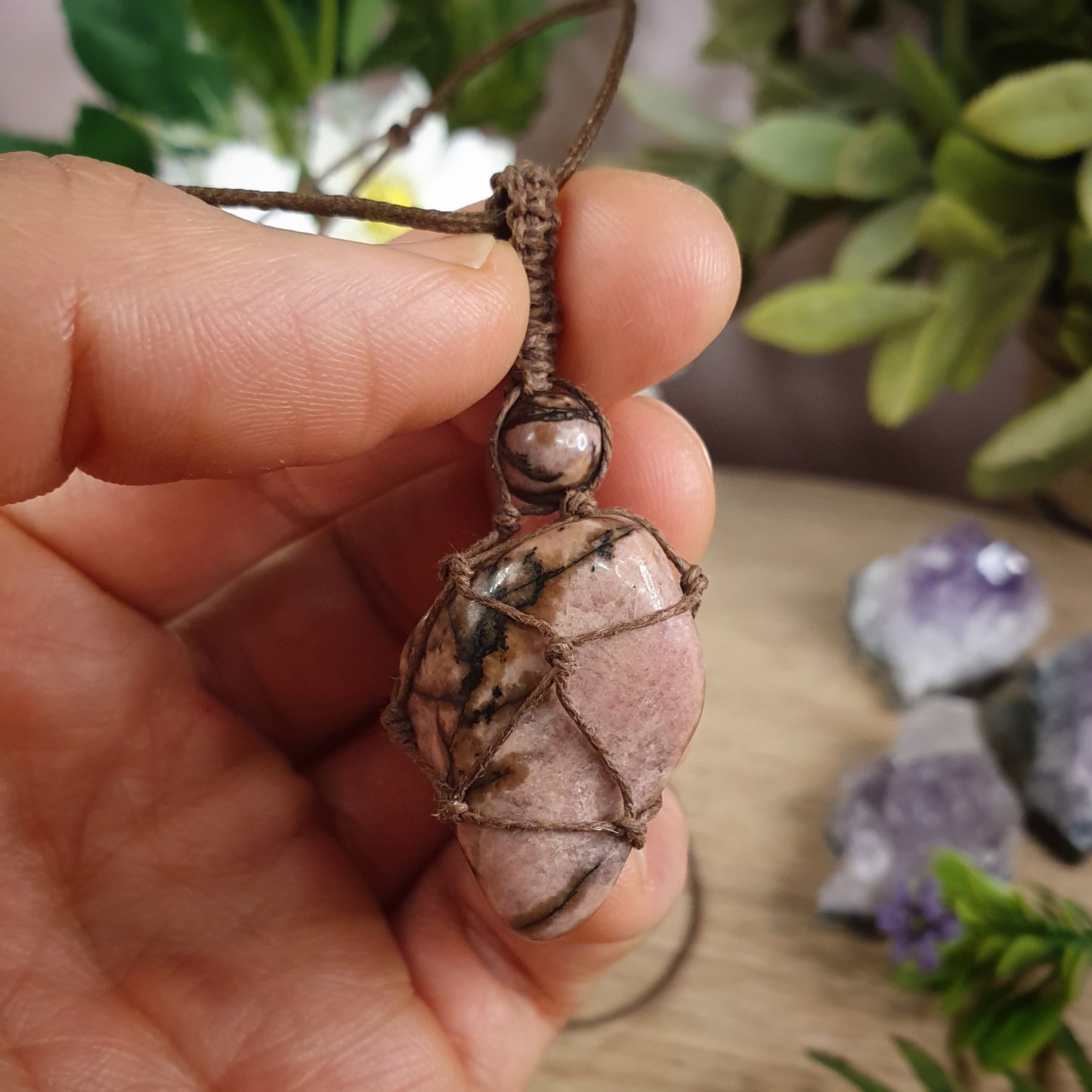 Rhodonite Macrame (hand09)