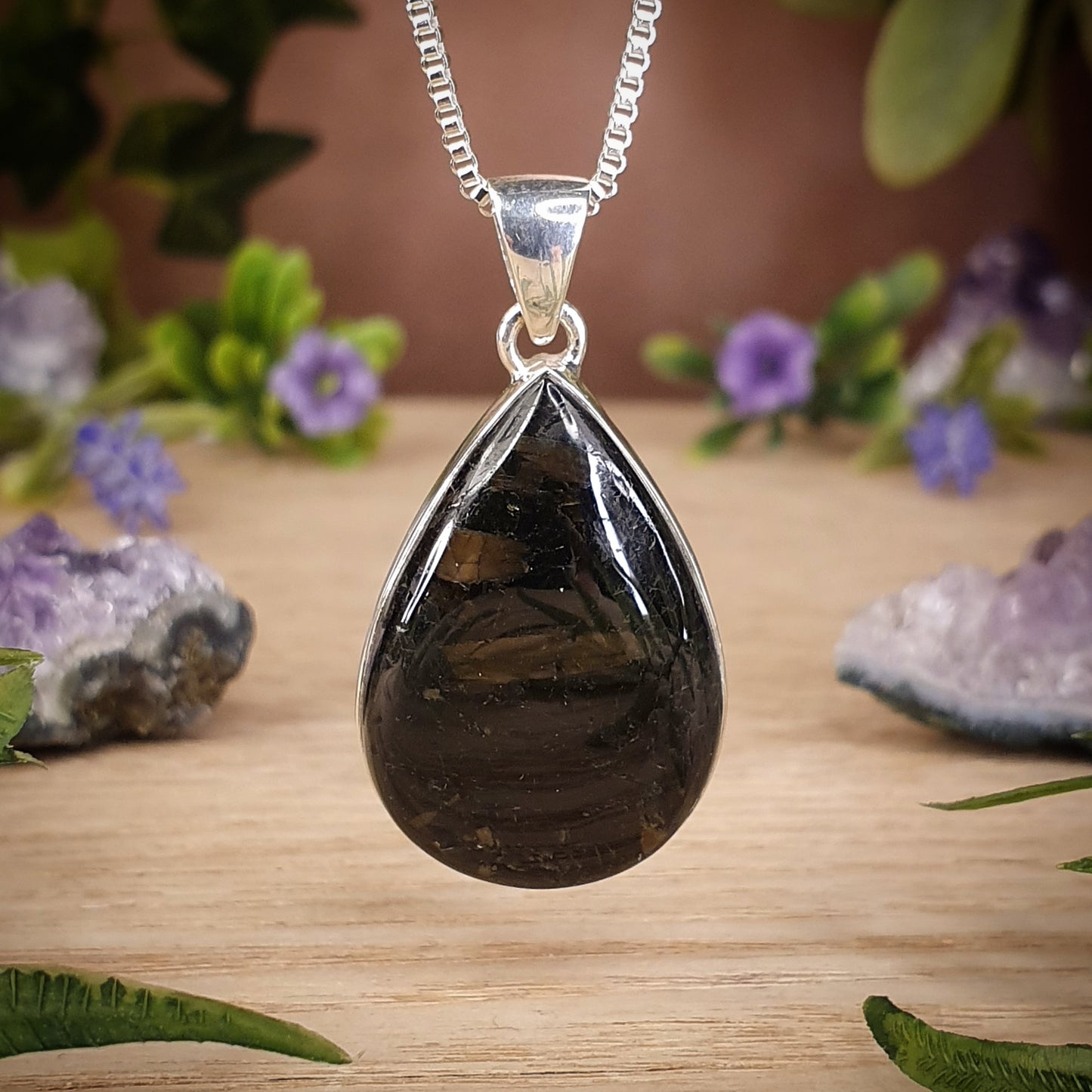 Nuummite Pendant (MX241)