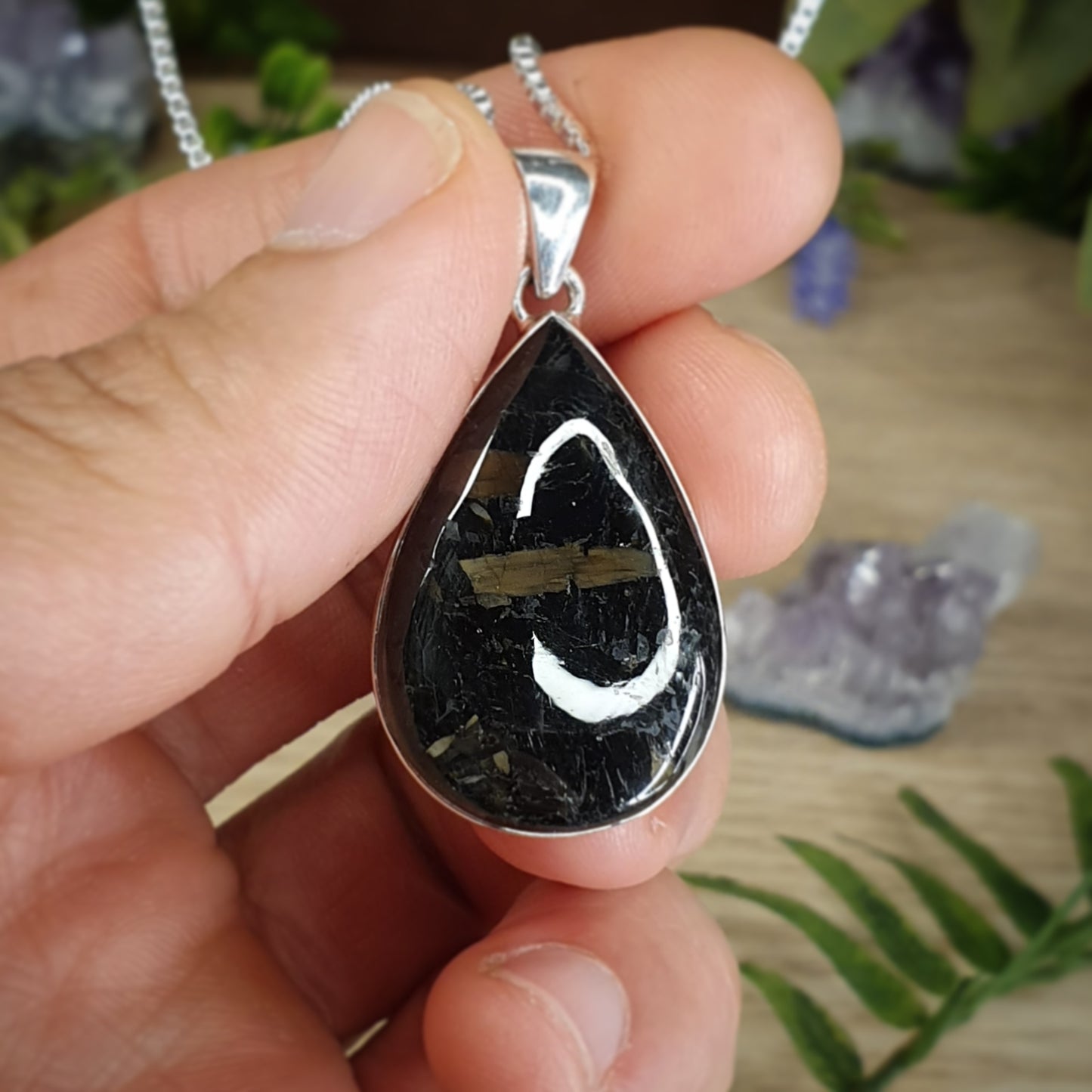 Nuummite Pendant (MX241)