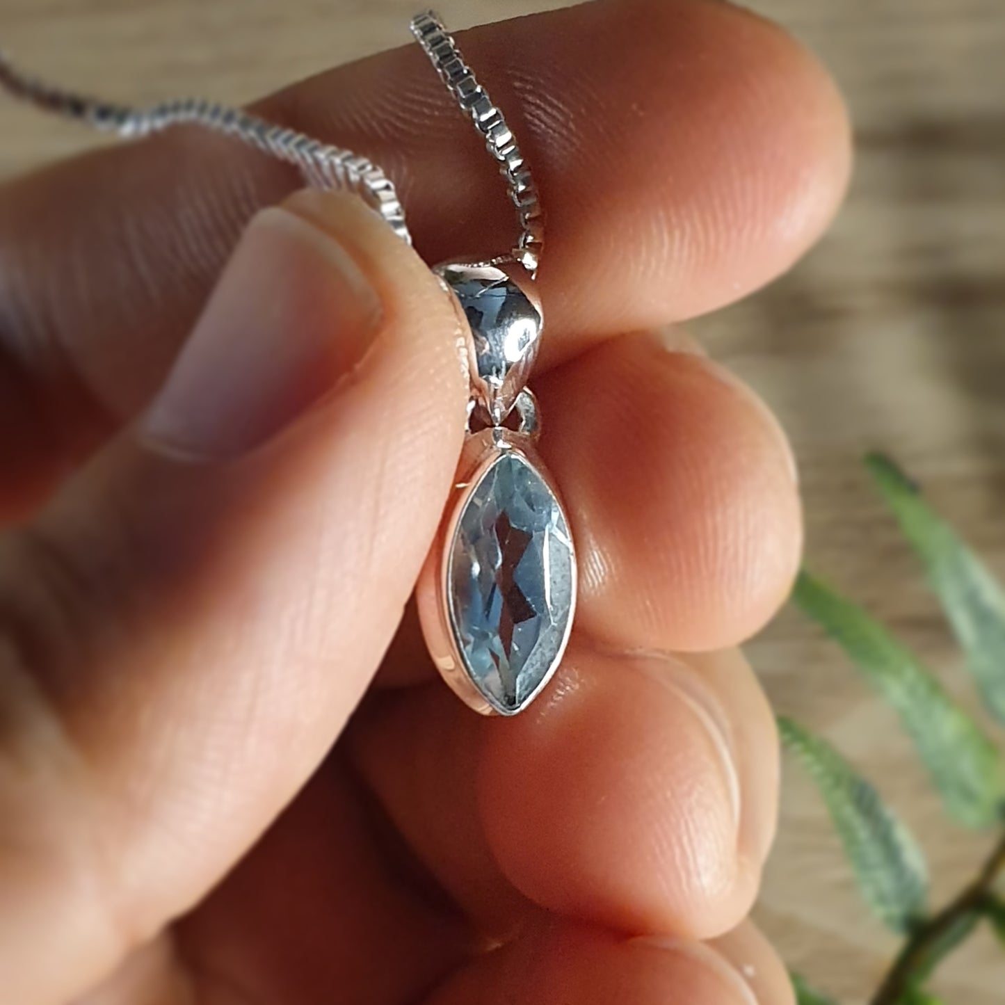 Blue Topaz Pendant (mx570)