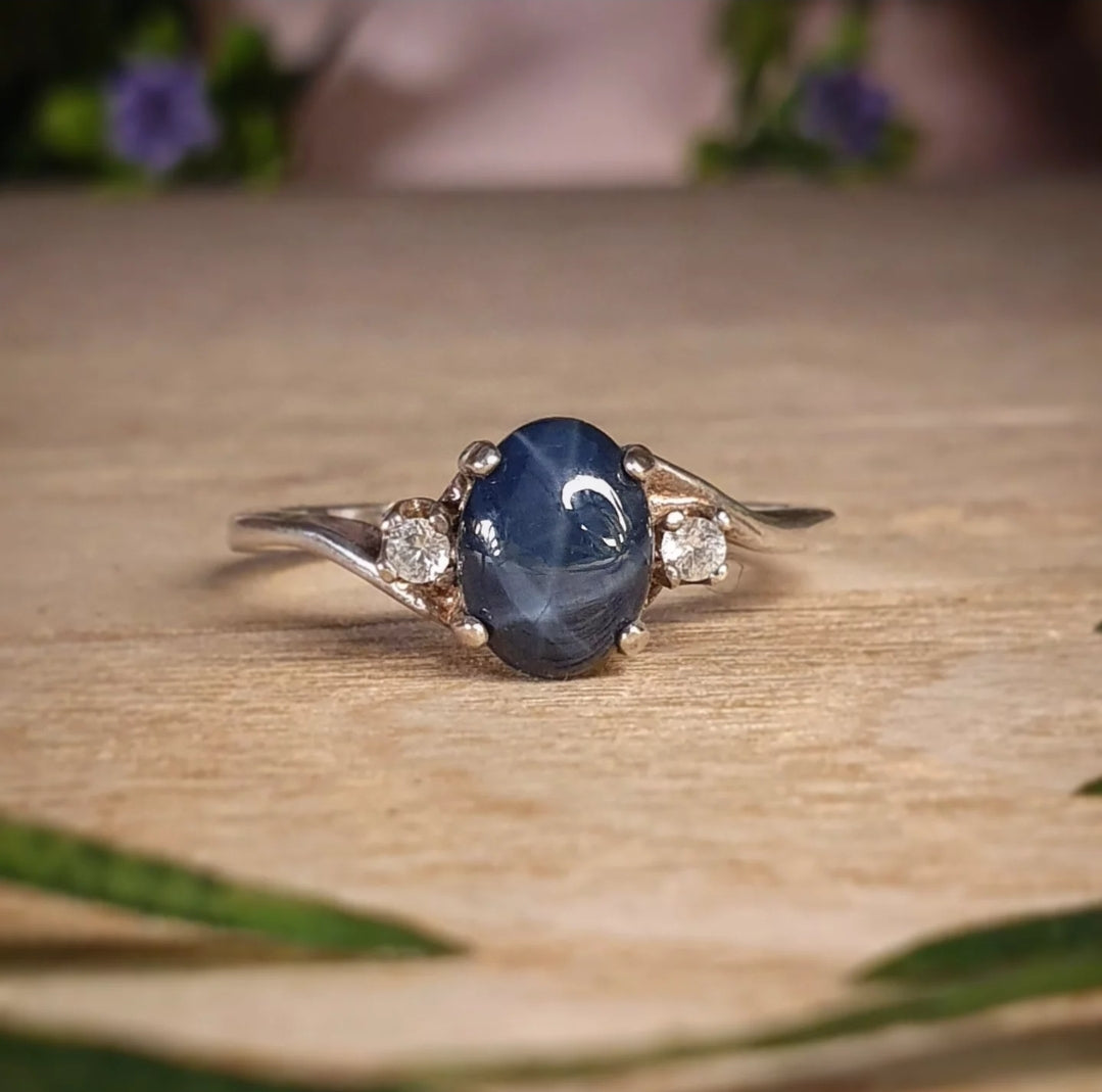 Cat's Eye Ring - size 7.5 (mx818)