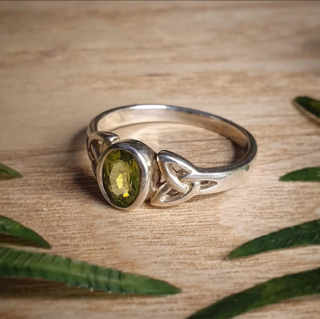 Peridot Ring - Size 8 (mx839)