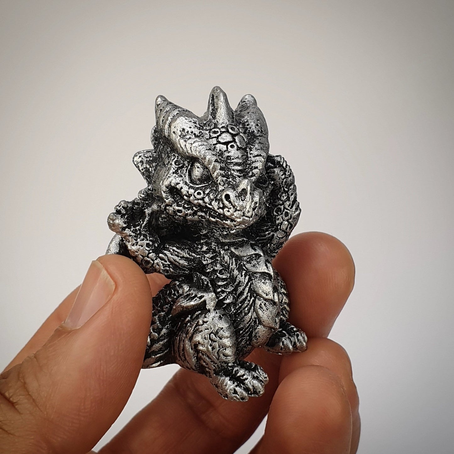 Dragon Figurine - Baby Silver Standing (drag04)