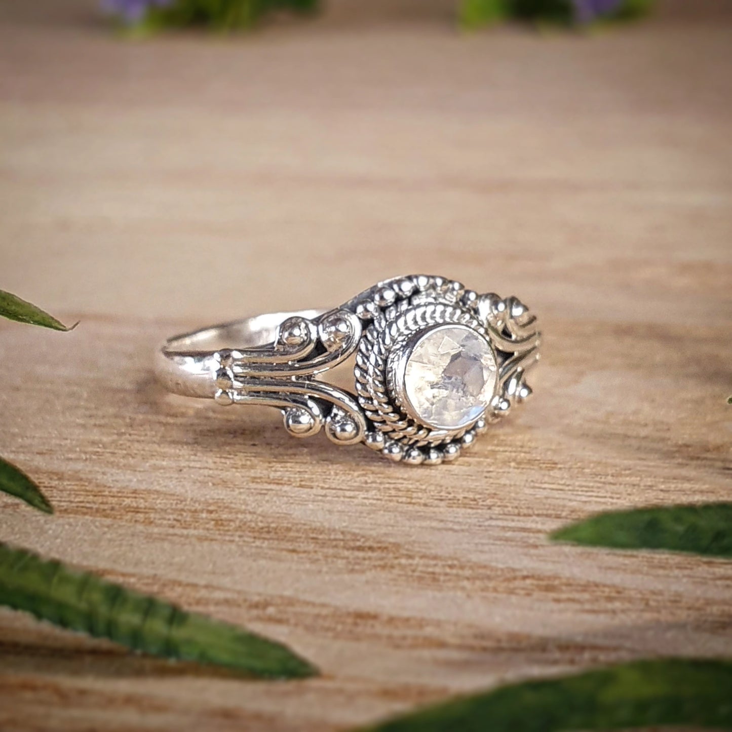 Moonstone Ring - size 9 (mx711)