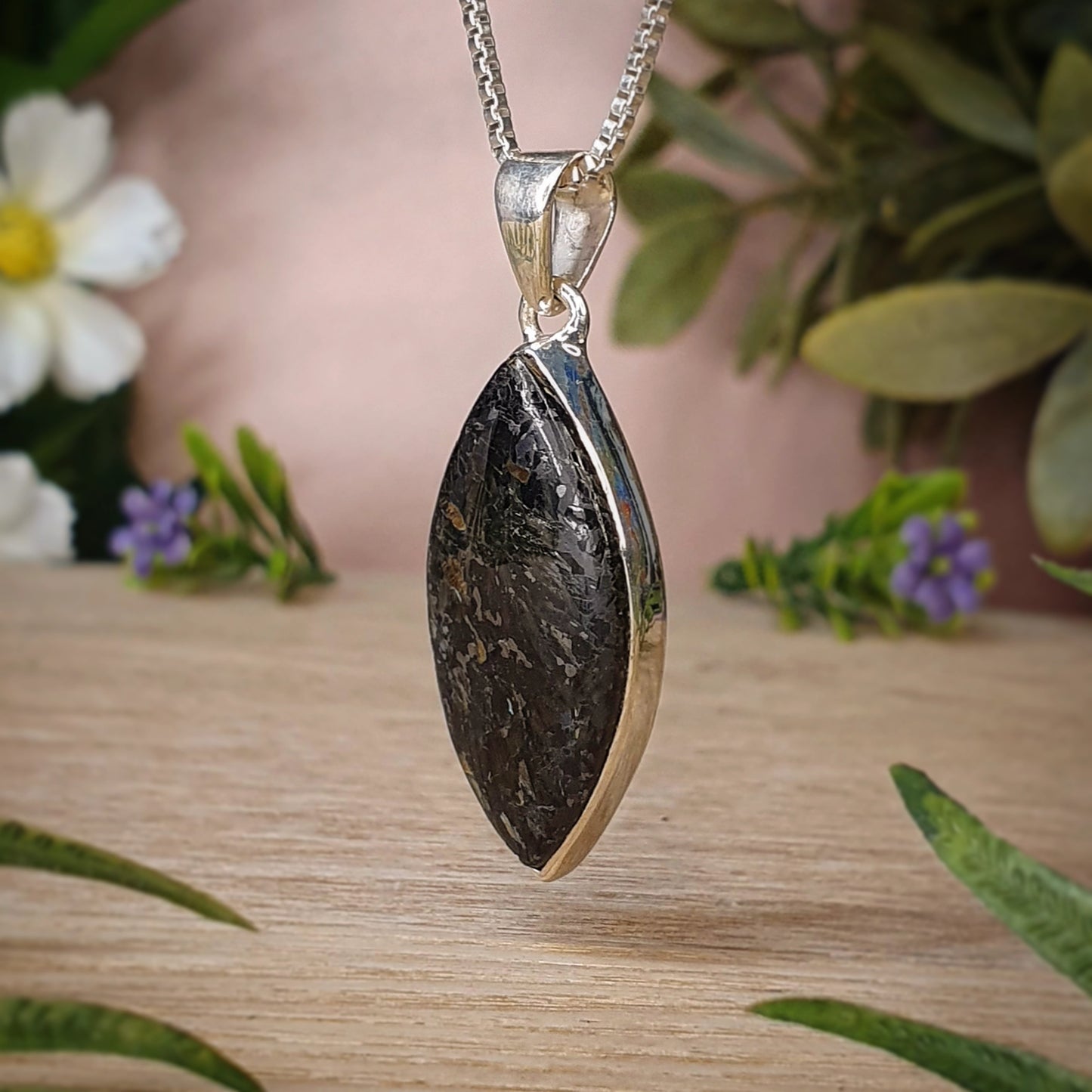 Nuummite Pendant (mx725)