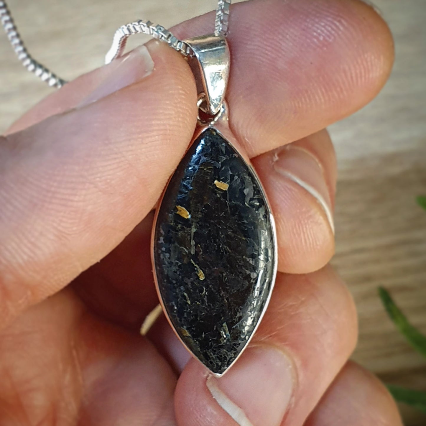 Nuummite Pendant (mx725)