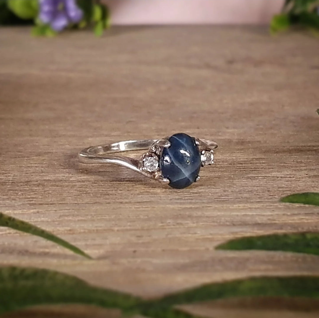 Cat's Eye Ring - size 7.5 (mx818)