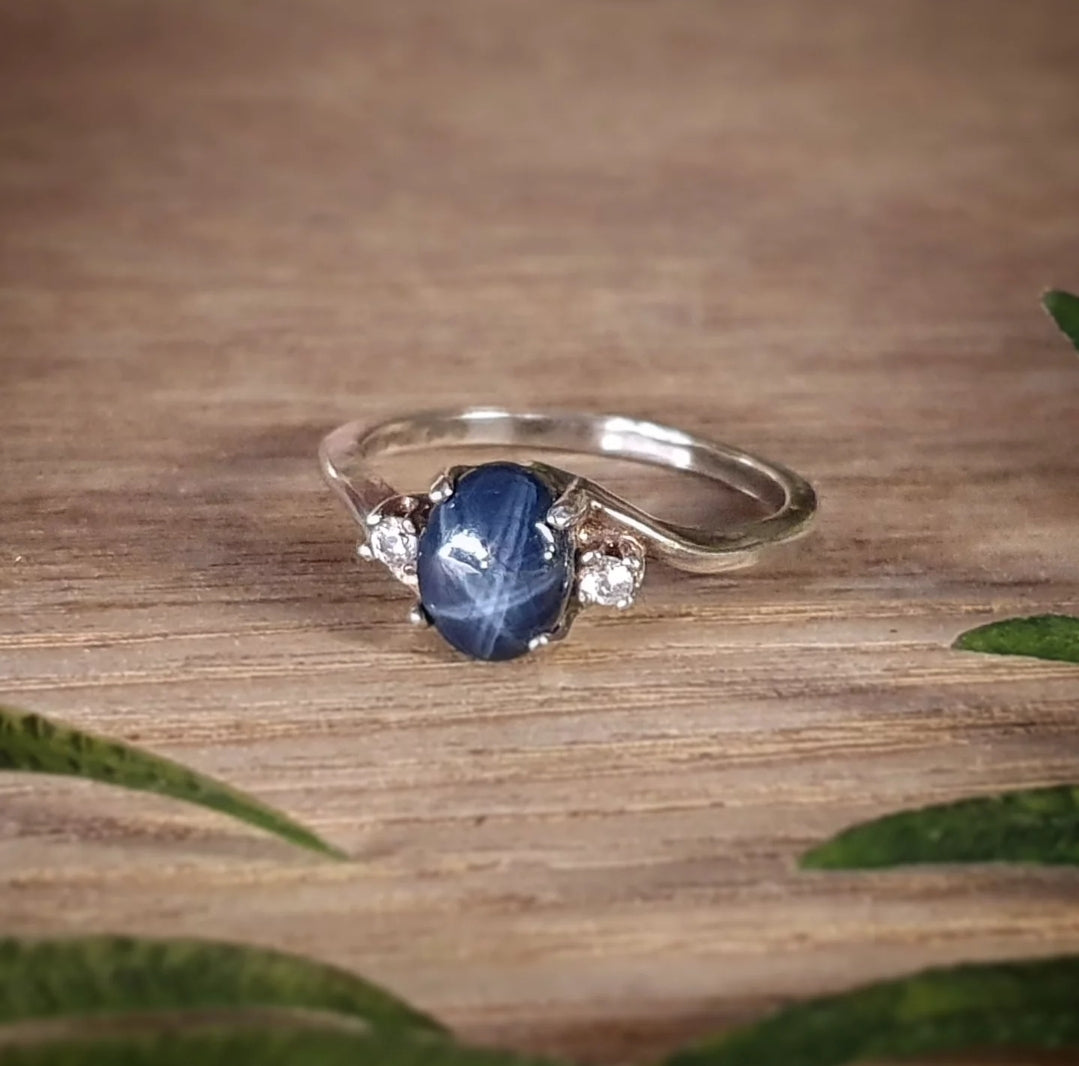 Cat's Eye Ring - size 7.5 (mx818)
