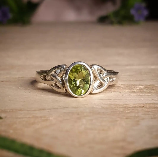 Peridot Ring - Size 8 (mx839)