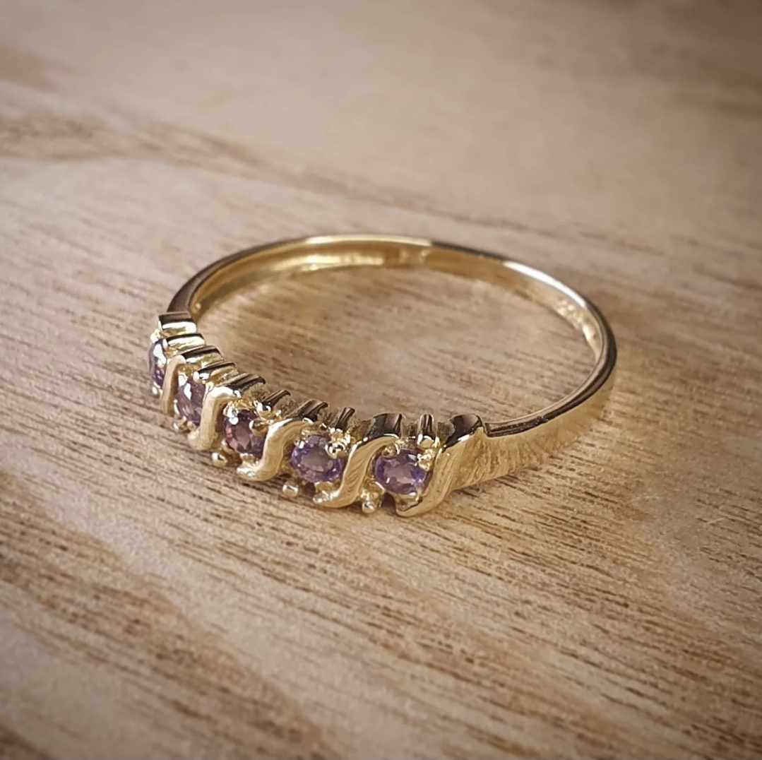 Gold Ring 9ct with Amethyst