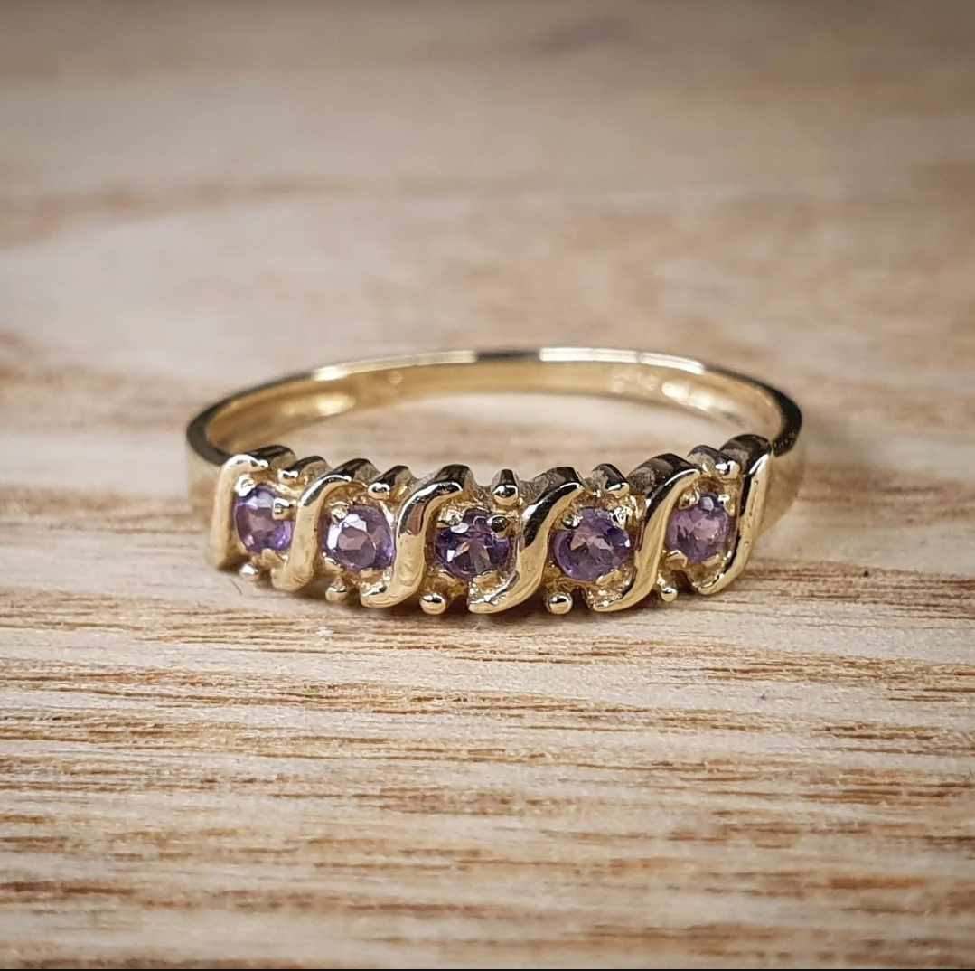 Gold Ring 9ct with Amethyst