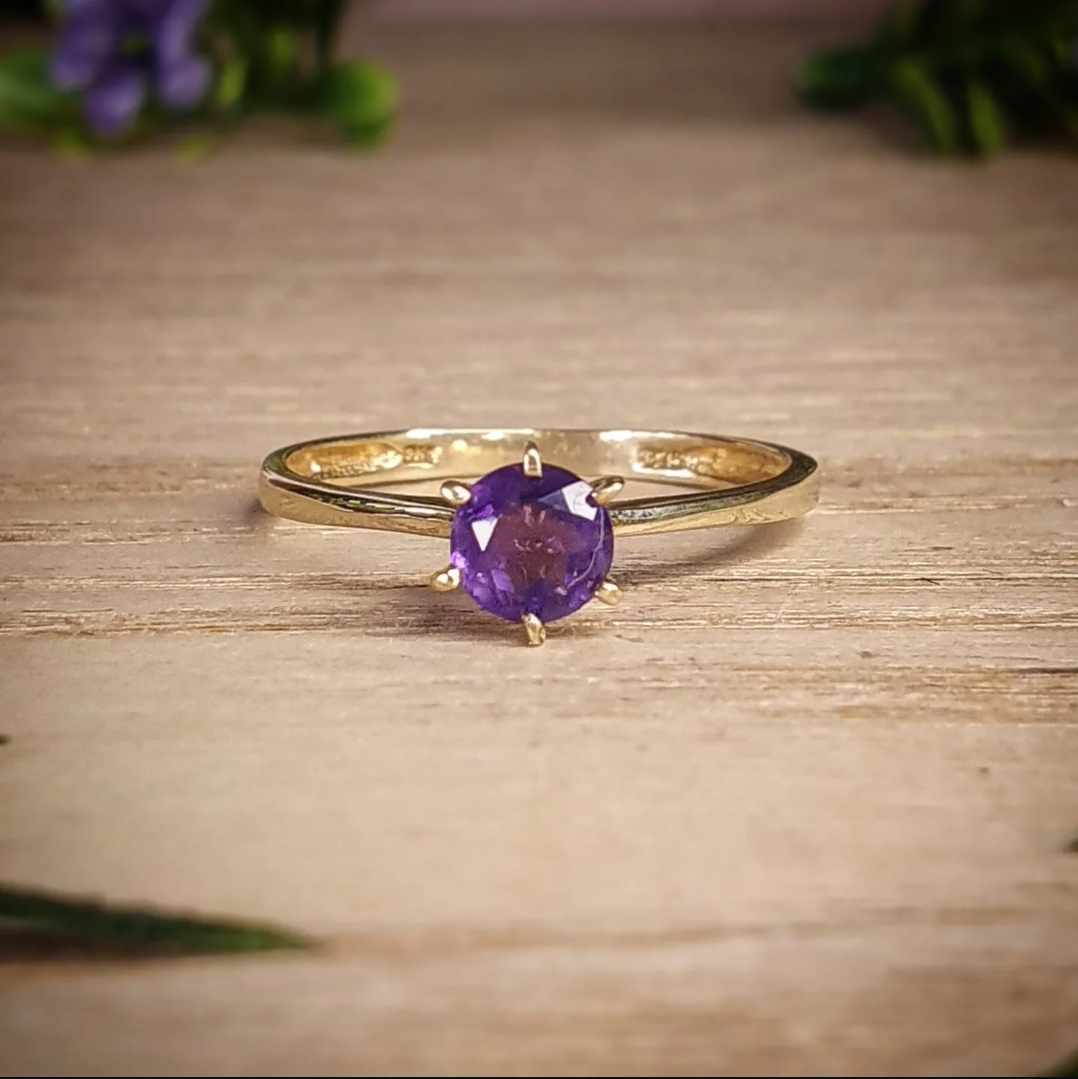 Gold Ring 9ct with Amethyst