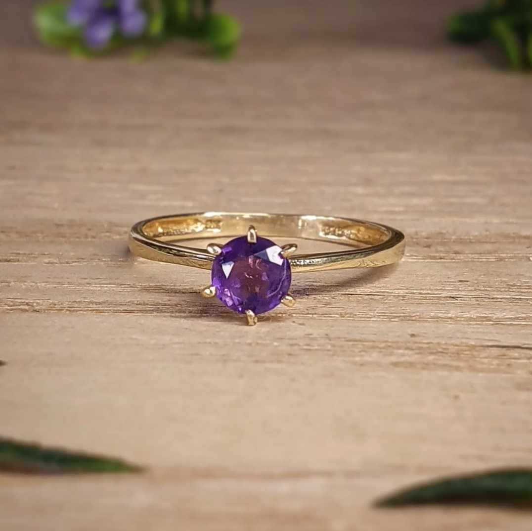 Gold Ring 9ct with Amethyst