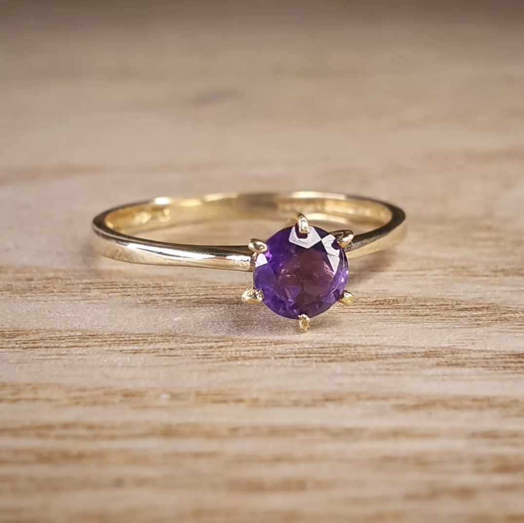 Gold Ring 9ct with Amethyst