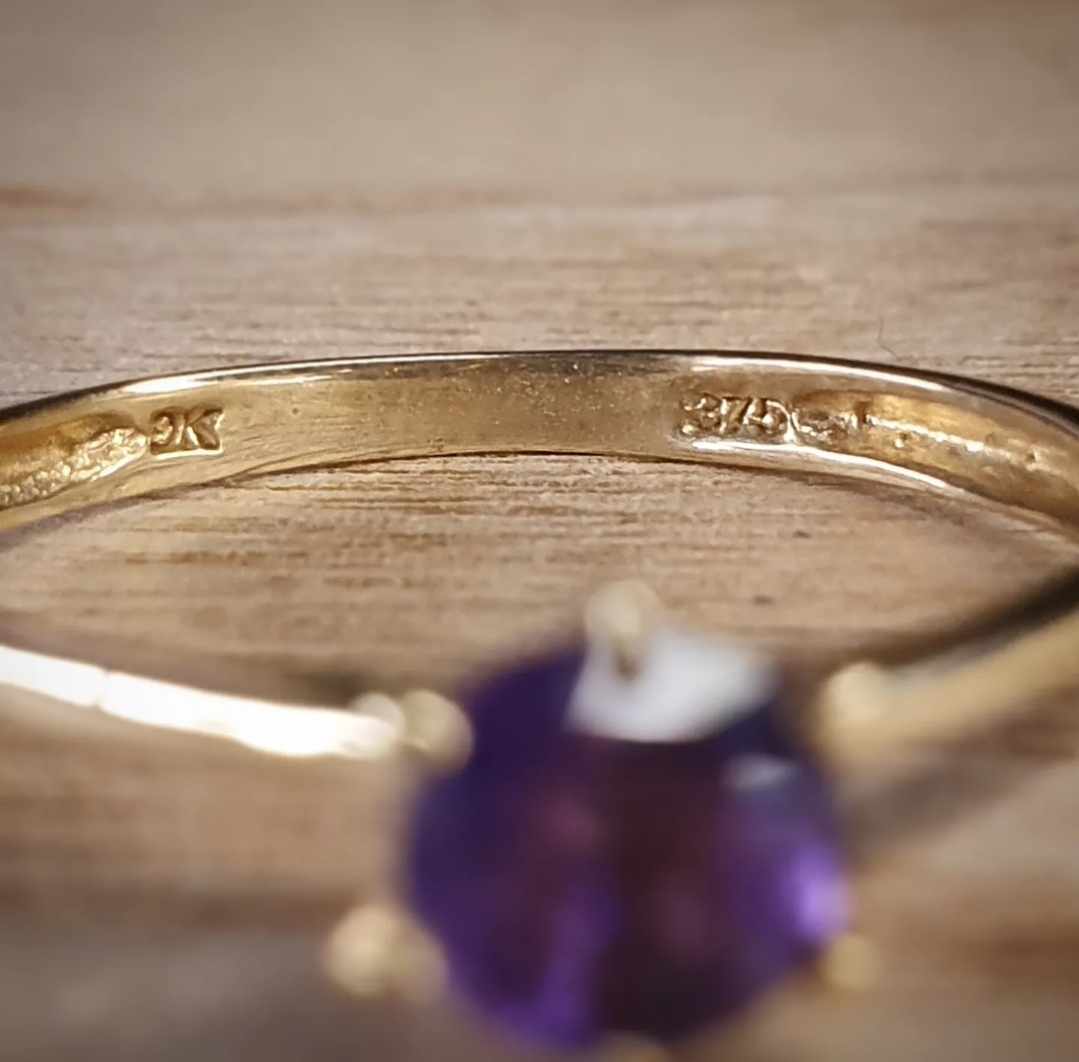 Gold Ring 9ct with Amethyst