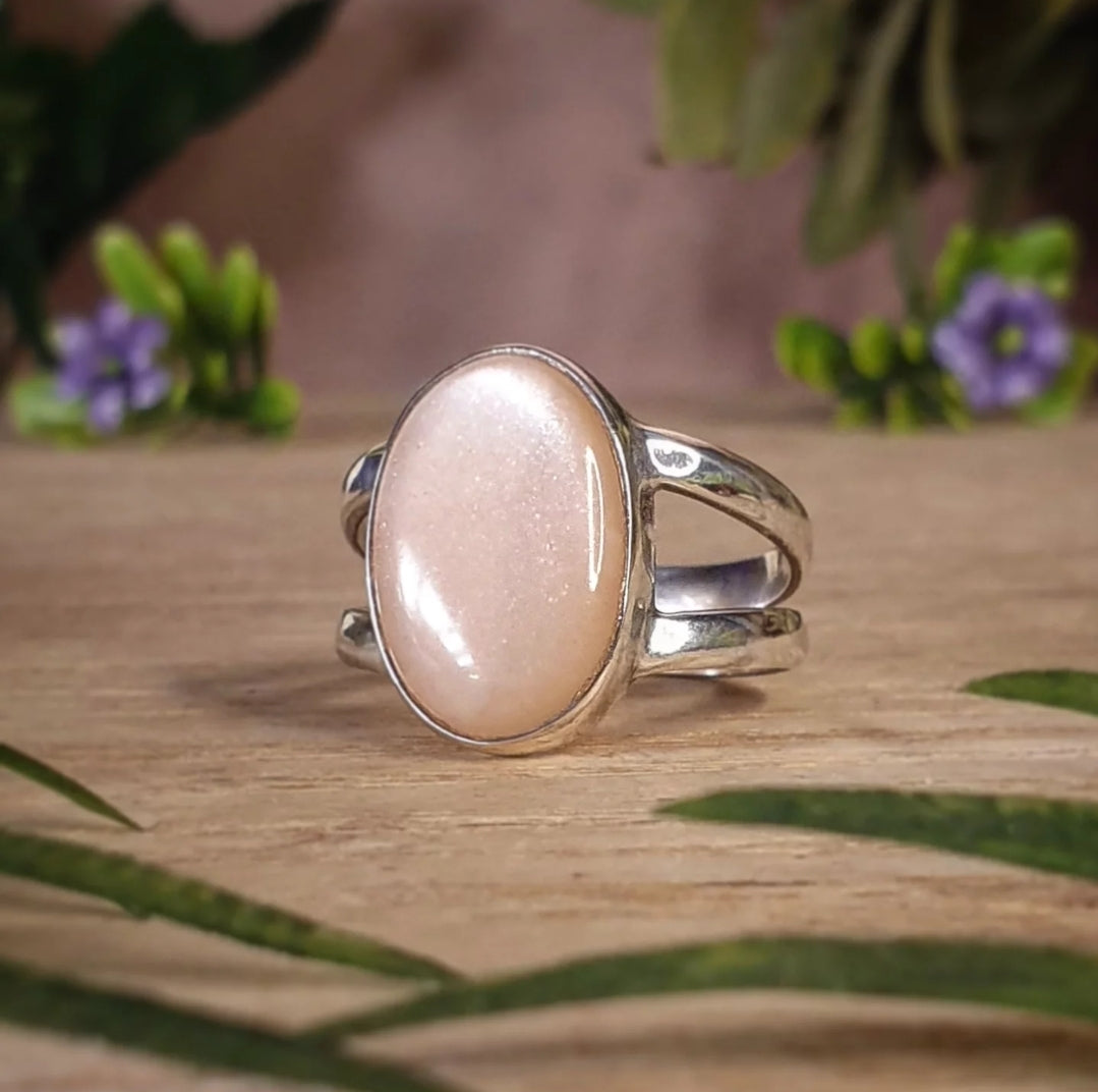 Peach Moonstone Ring - Size 10 (mx855)